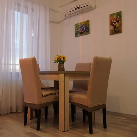 Denisse Apartment *